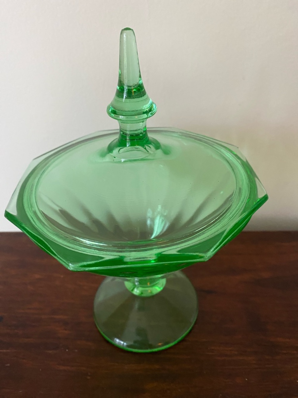 Cambridge Glass • Uranium Green Vintage Glass Covered Compote • - Picture 2 of 5